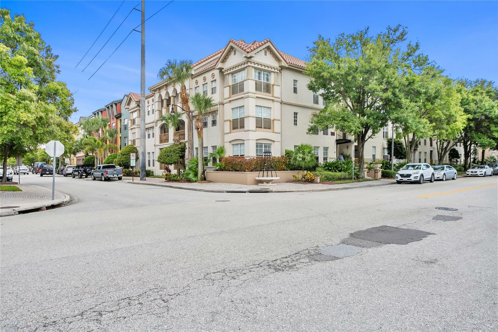 Property Photo: 2440 W Horatio Street 1010 FL 33609