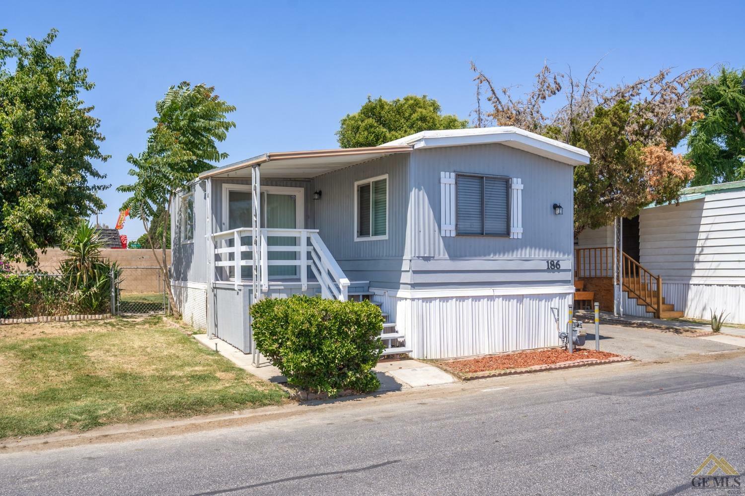 Property Photo:  186 Kings Lane  CA 93308 