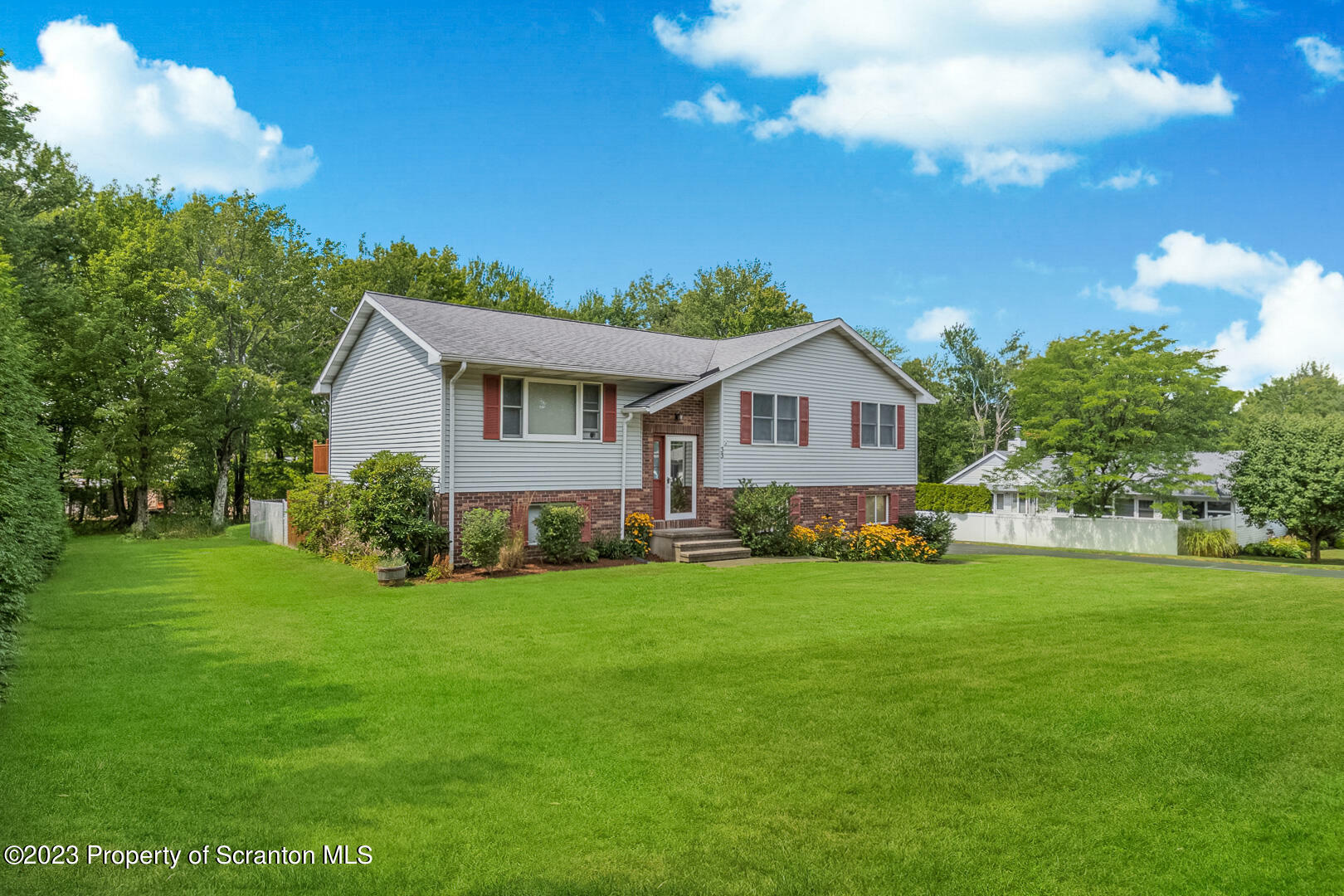 Property Photo:  33 Westview Drive  PA 18411 