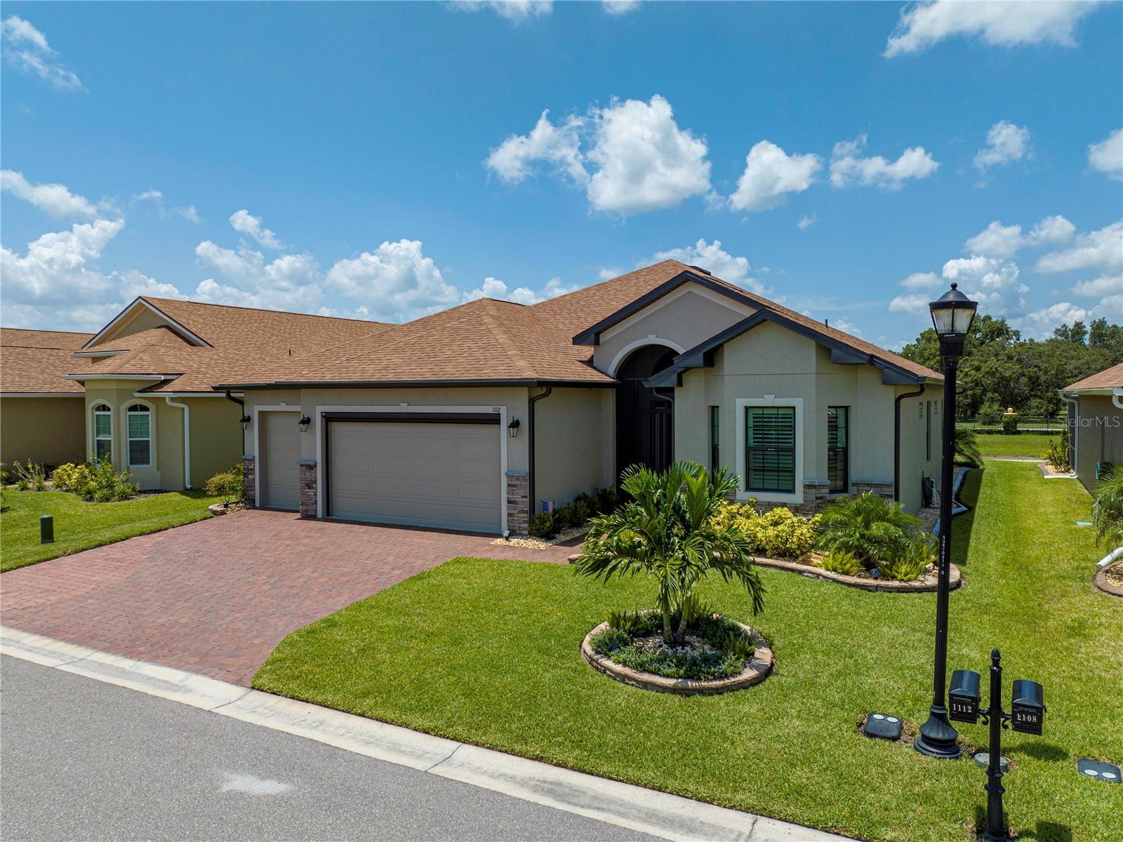 Property Photo: 1112 Sawgrass Drive FL 33884
