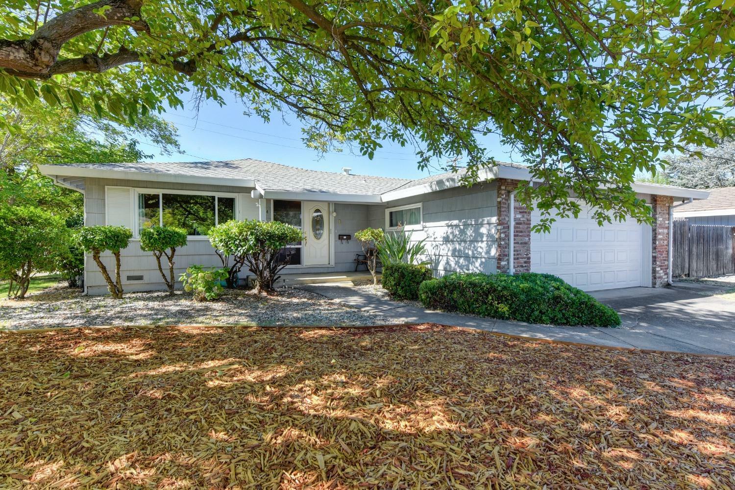 Property Photo:  1404 Tiffany Circle  CA 95661 