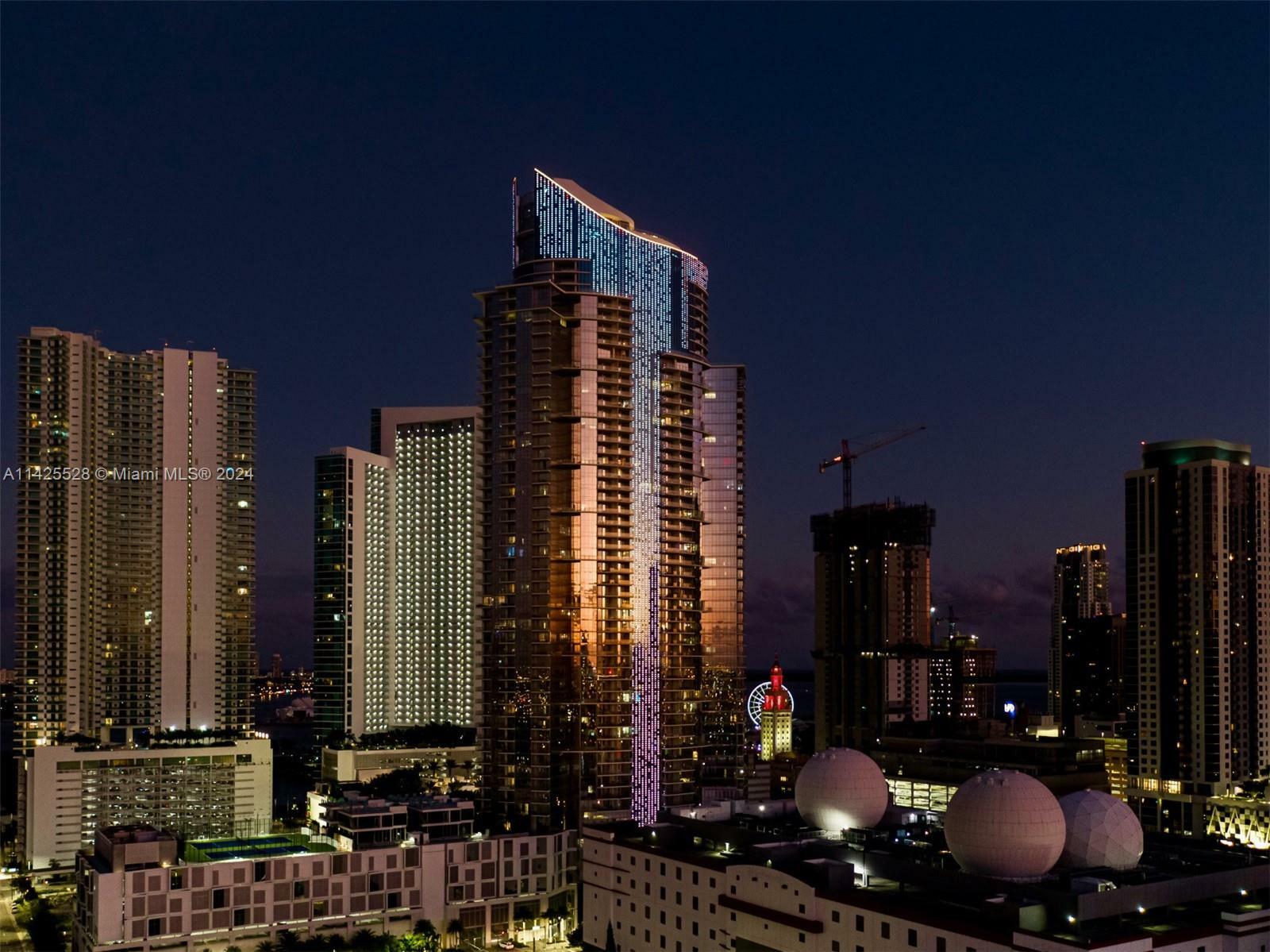 Property Photo: 851 NE 1st Ave Ph 5301 FL 33132