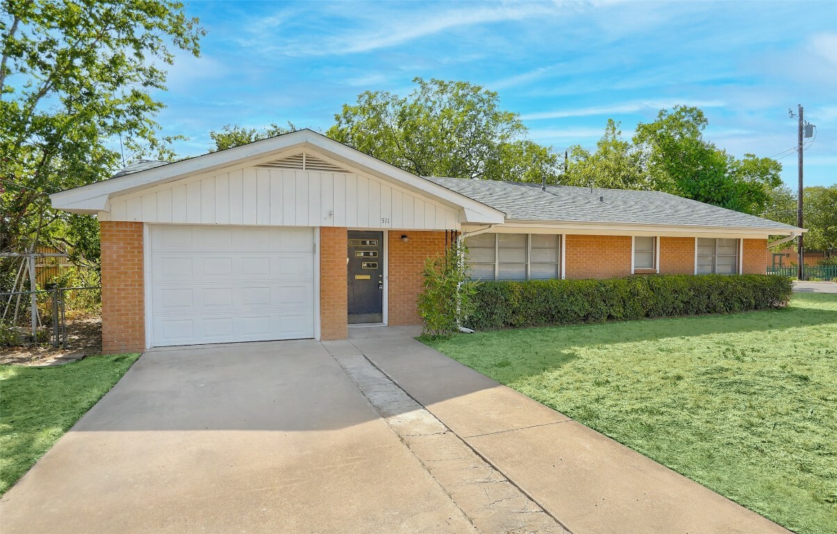 Property Photo:  511 S Myrtle Street  TX 78626 