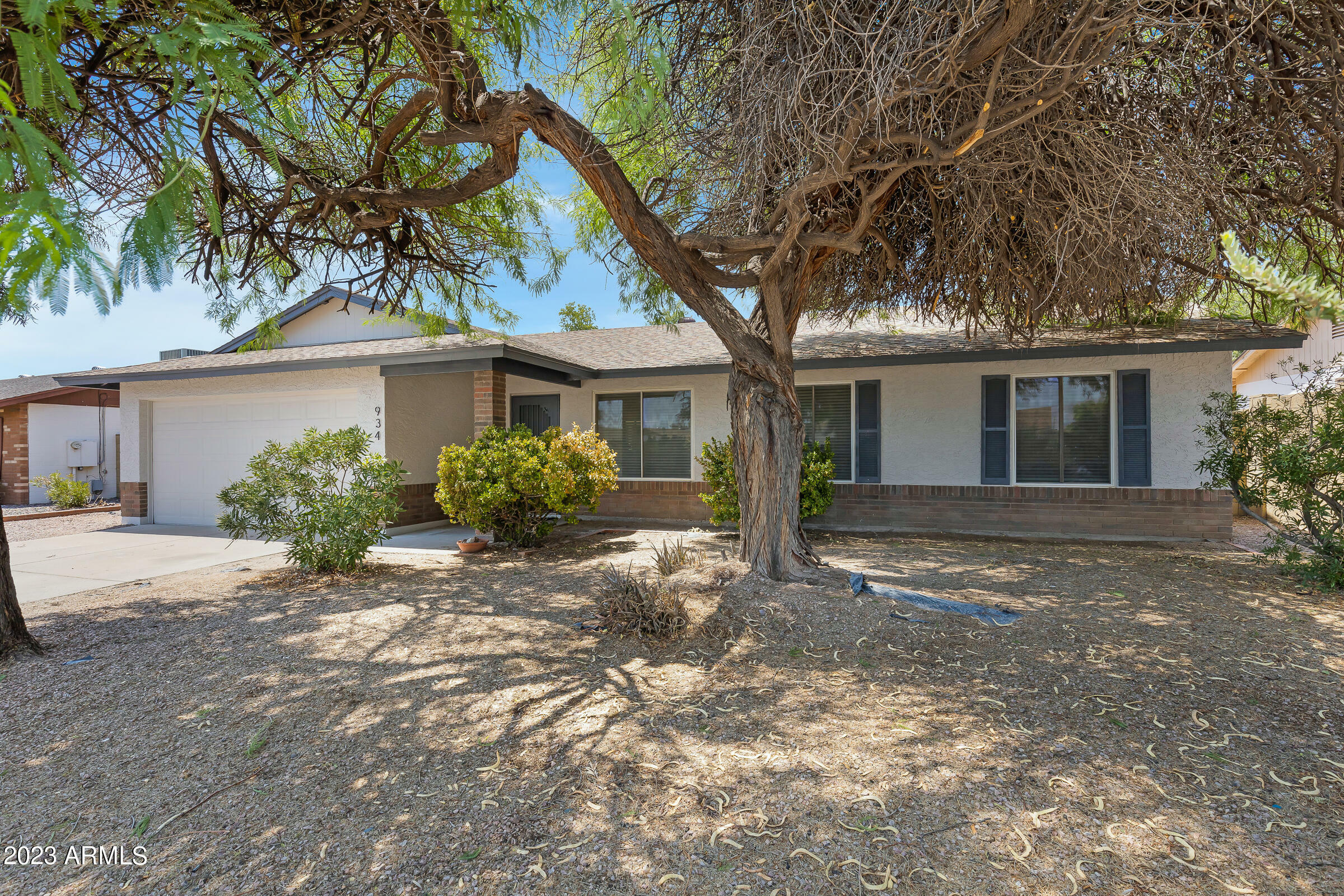 Property Photo:  934 N Saffron --  AZ 85205 