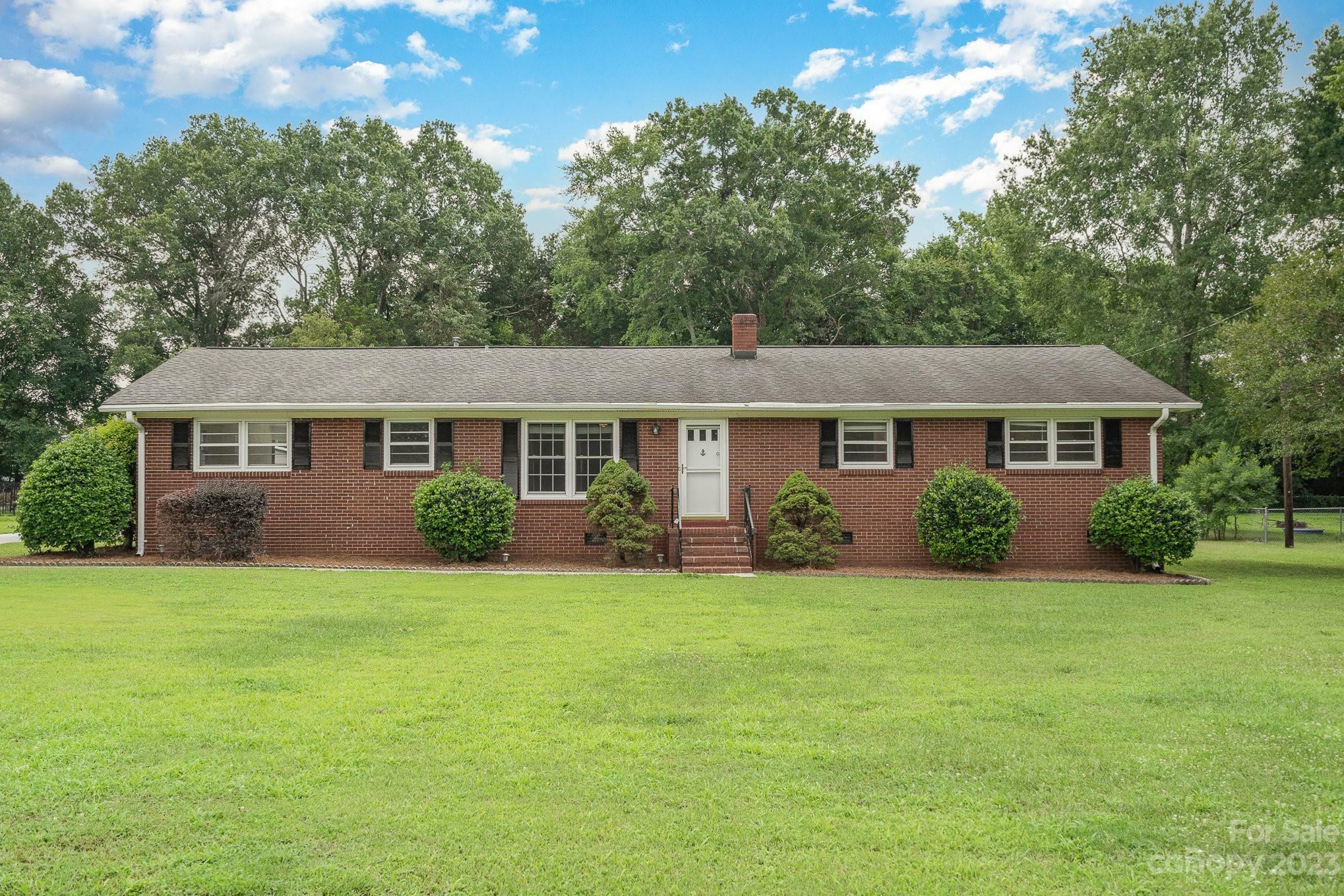 Property Photo: 12408 Oakhaven Drive NC 28273