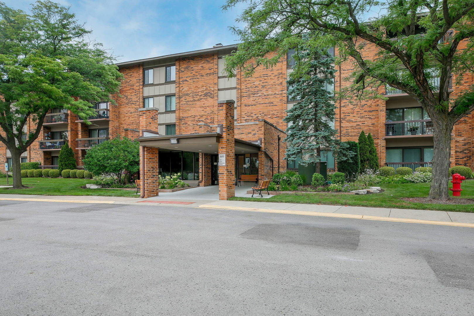 Property Photo:  77 Lake Hinsdale Drive 206  IL 60527 