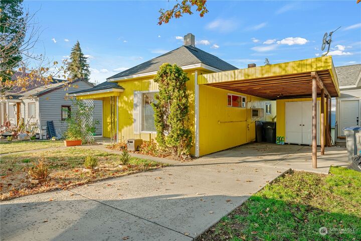 Property Photo:  707 N Water Street  WA 98926 