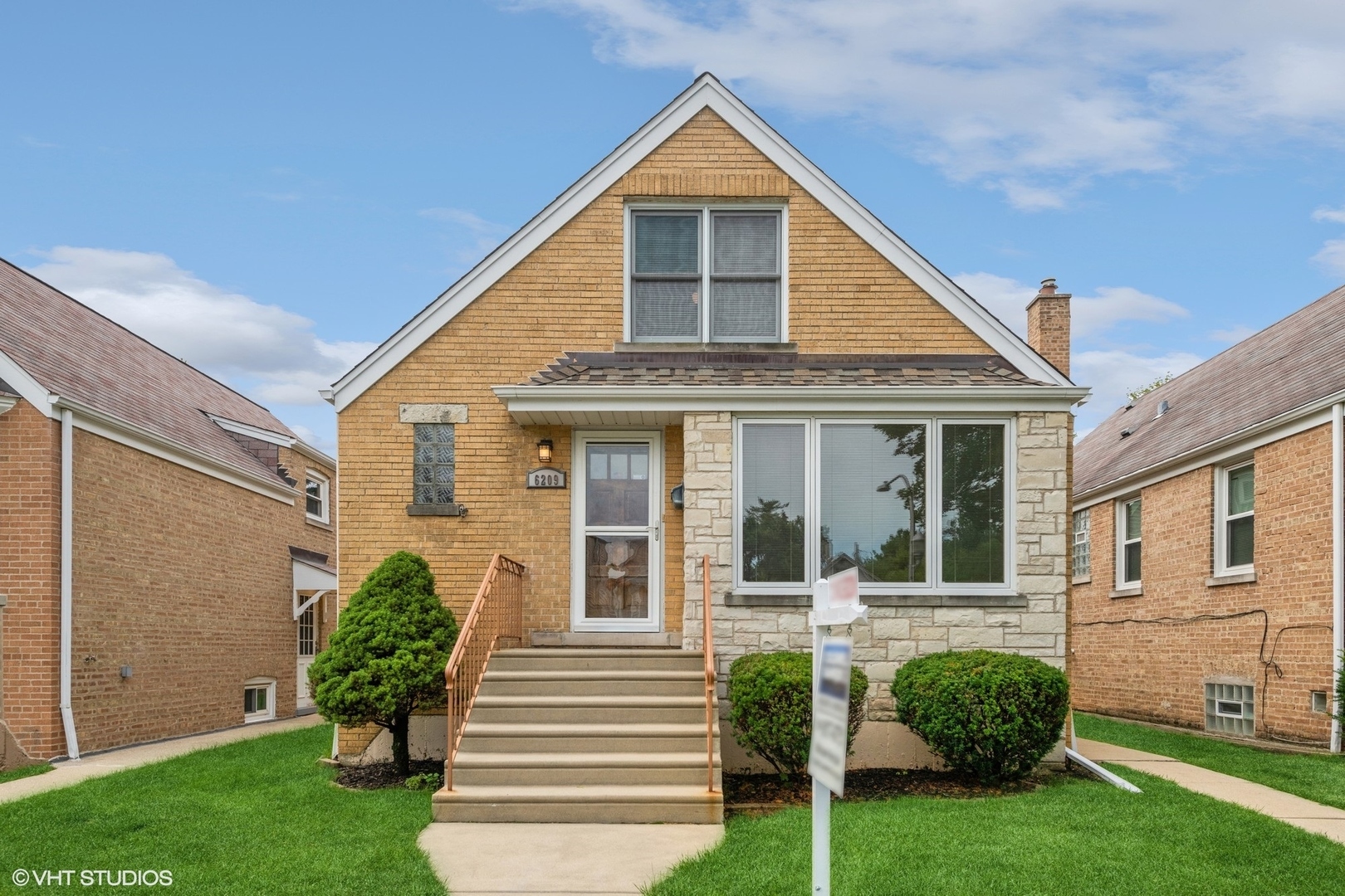 Property Photo: 6209 W Berteau Avenue IL 60634