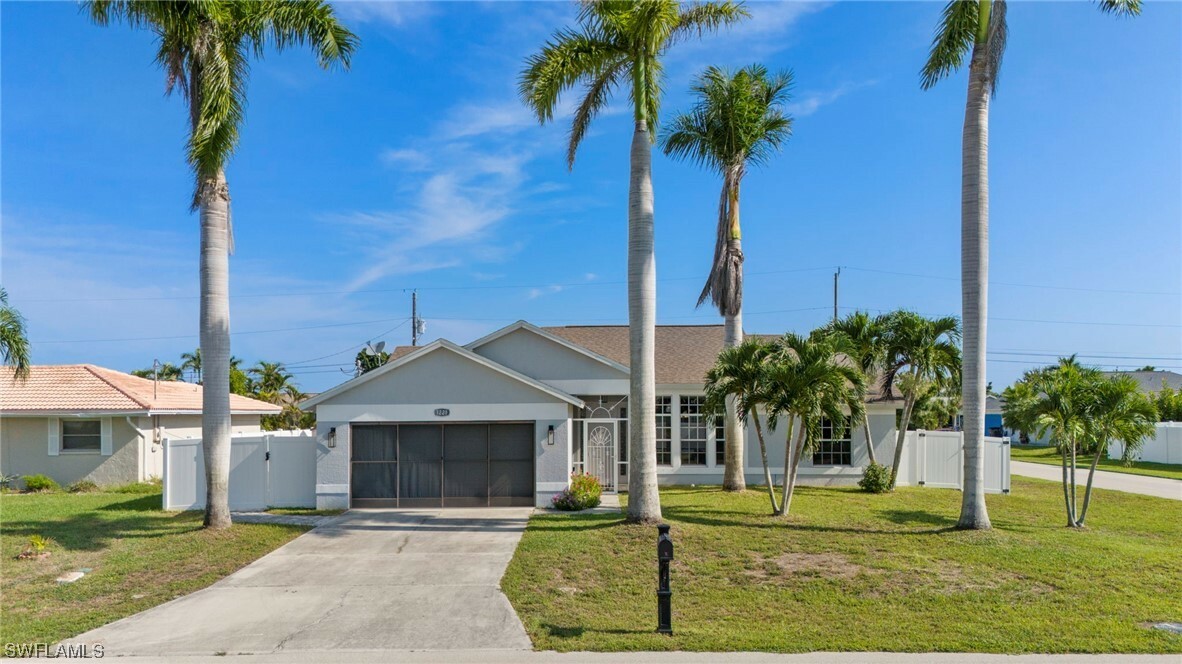 Property Photo:  1221 SE 36th Street  FL 33904 