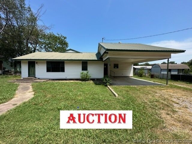 Property Photo:  20 SE 2nd Street  OK 74554 