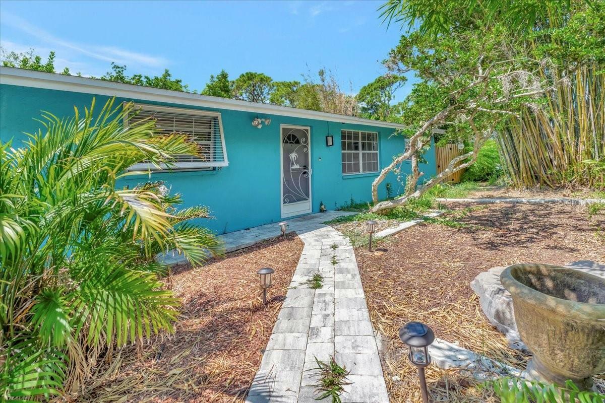 Property Photo:  691 Ponderosa Road  FL 34293 