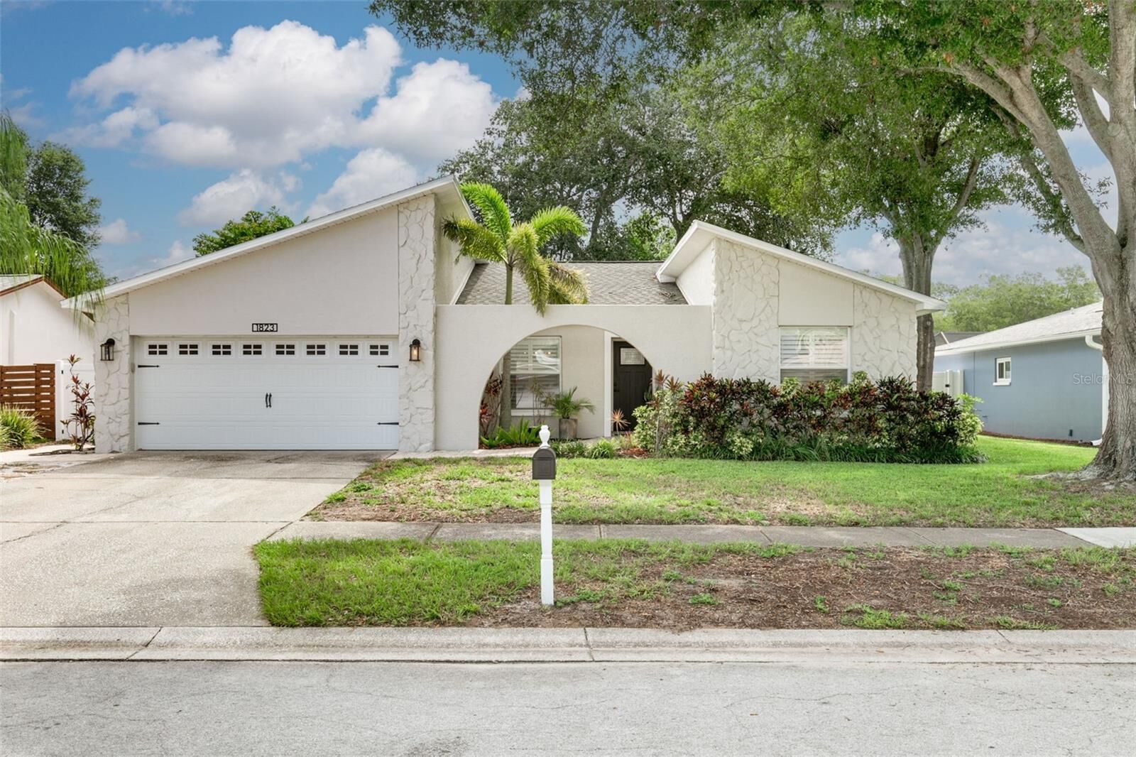 Property Photo: 1823 Willow Oak Drive W FL 34683