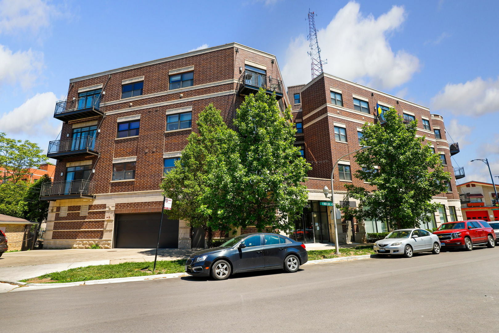 Property Photo:  3028 W Roscoe Street 205  IL 60618 