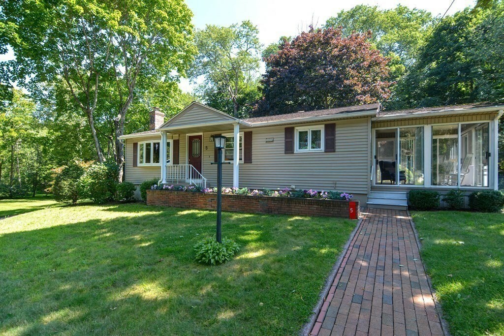 Property Photo:  5 Paxton Dr  MA 01562 