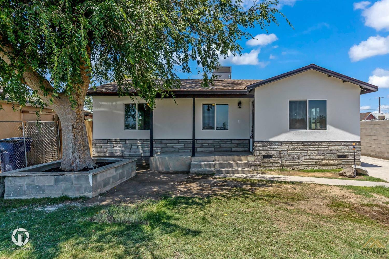 Property Photo:  216 Amador Avenue  CA 93307 