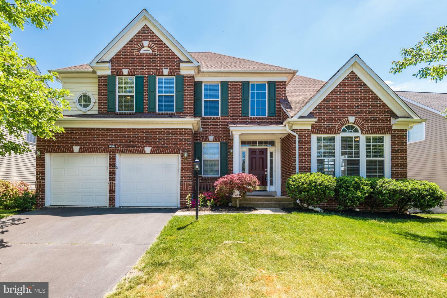 Property Photo: 722 Sentinel Drive NE VA 20176