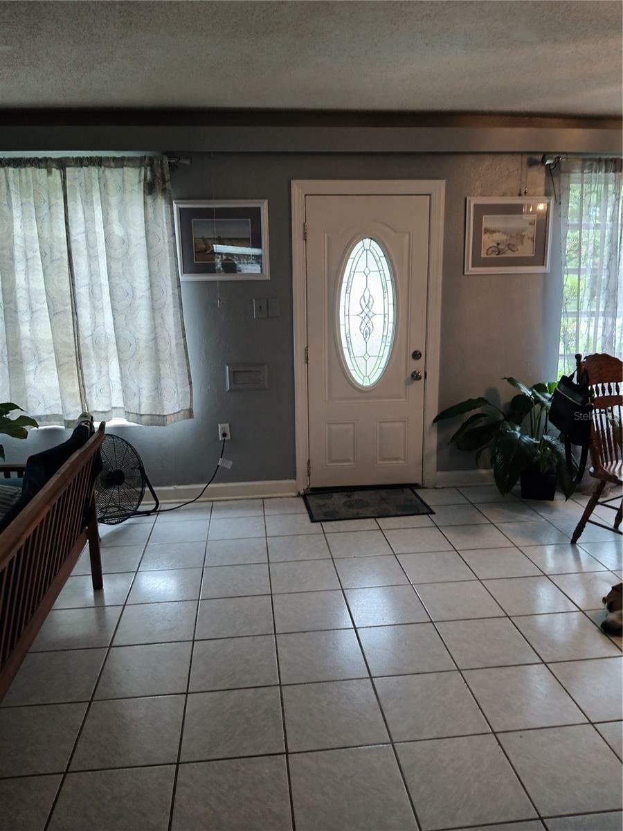 Property Photo:  445 B Avenue NE  FL 33881 