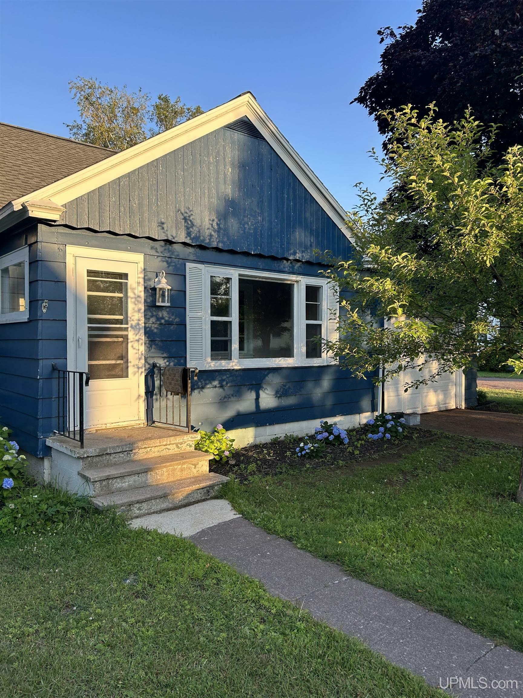 Property Photo:  544 Florida St  MI 49913 