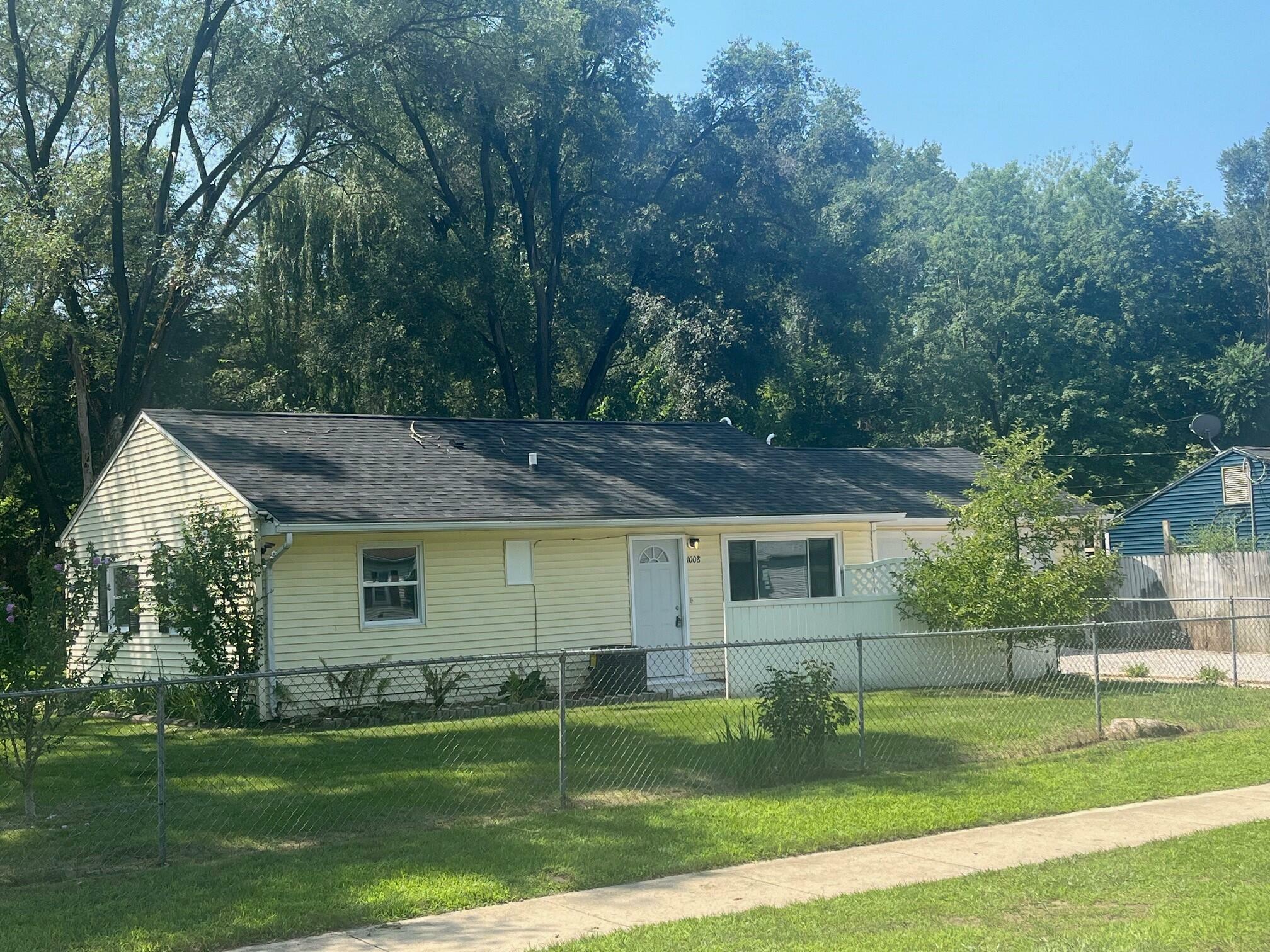 Property Photo:  1008 Shumway Avenue  MI 49002 