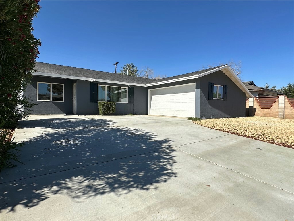 633 E Ovington Street  Lancaster CA 93535 photo
