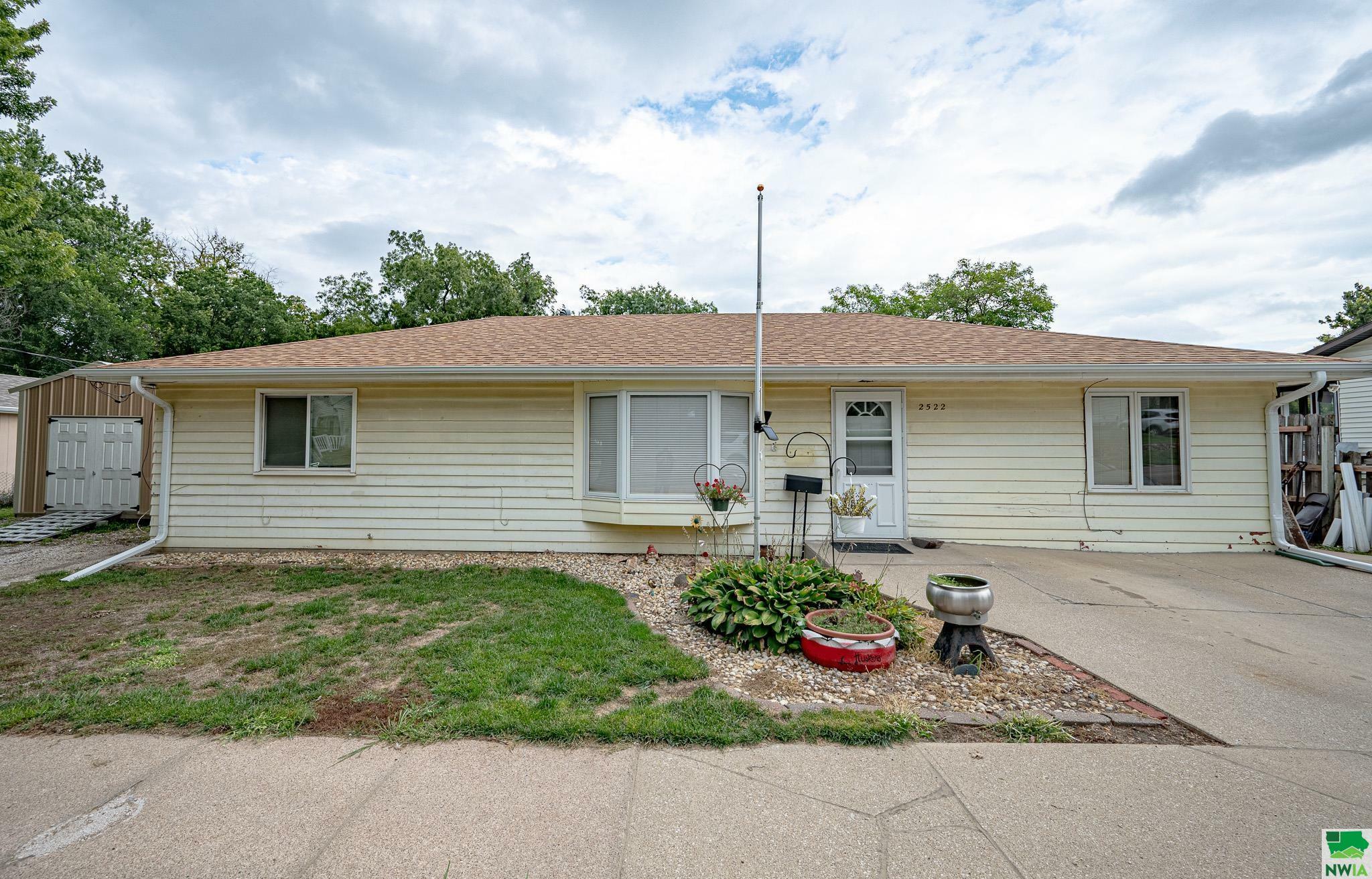 2522 South Saint Aubin Street  Sioux City IA 51106 photo