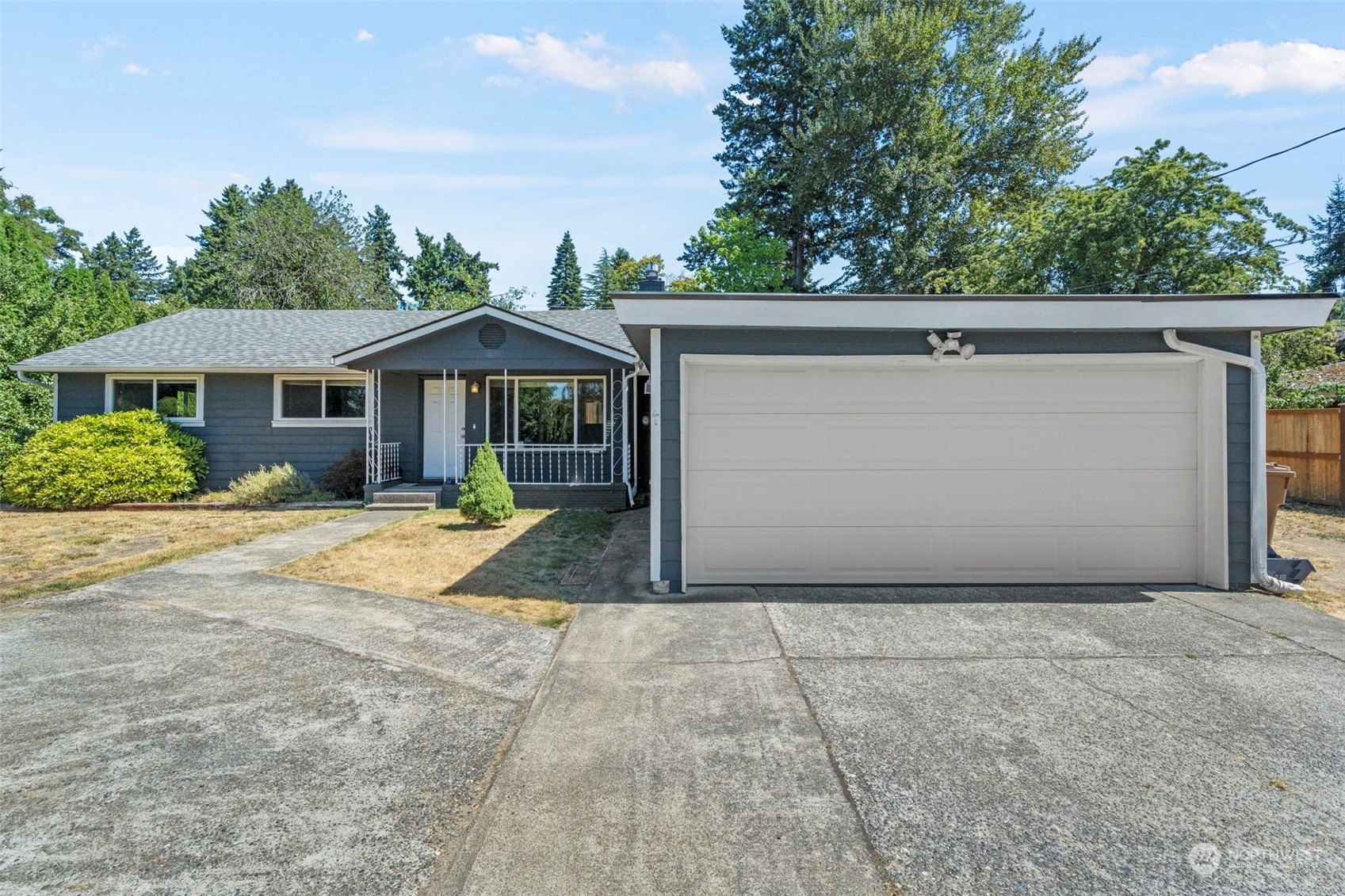 Property Photo: 9425 S Yakima WA 98444