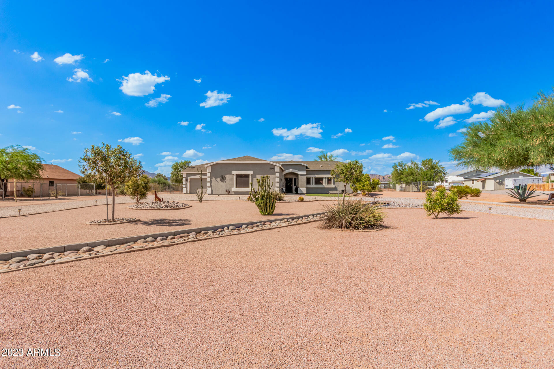 Property Photo:  900 W Tepee Street  AZ 85120 