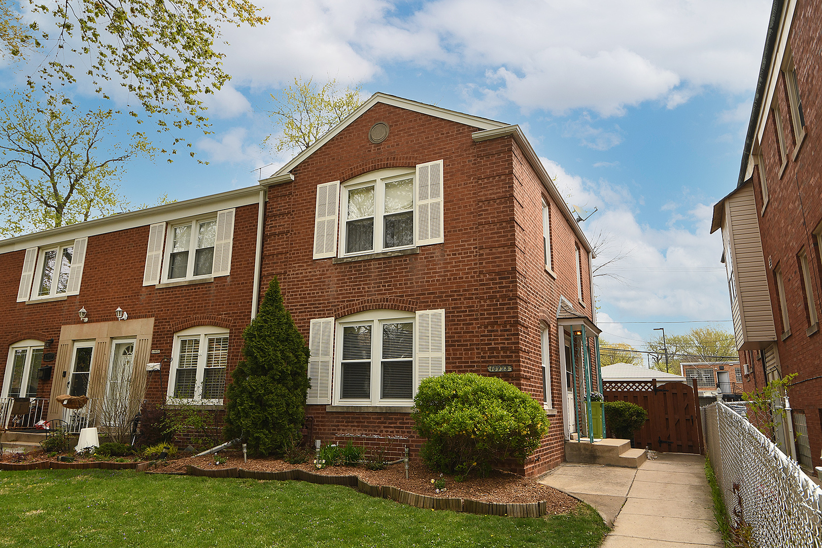 10923 S Artesian Avenue  Chicago IL 60655 photo
