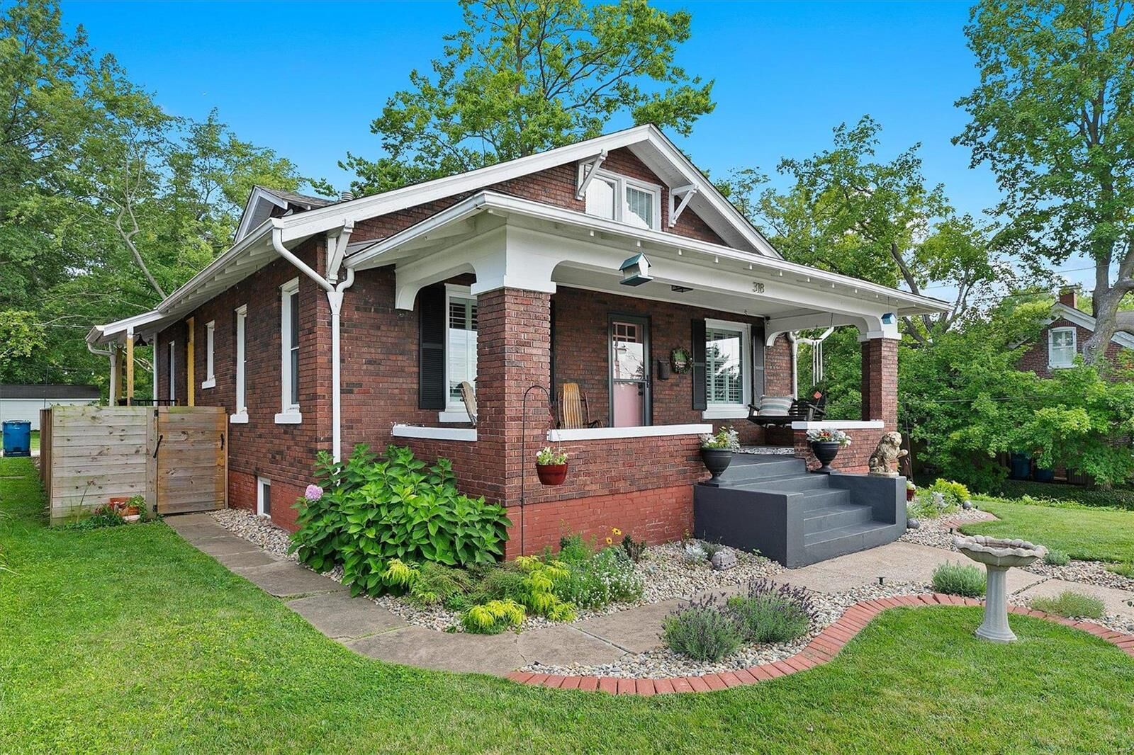 Property Photo: 318 W Park Street IL 62025