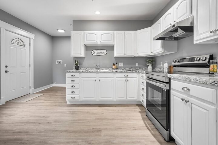 Property Photo:  142 Elm St 1  MA 01609 