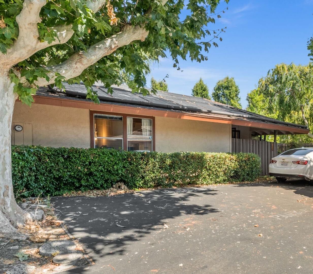 Property Photo:  220 West Red Oak Drive J  CA 94086 