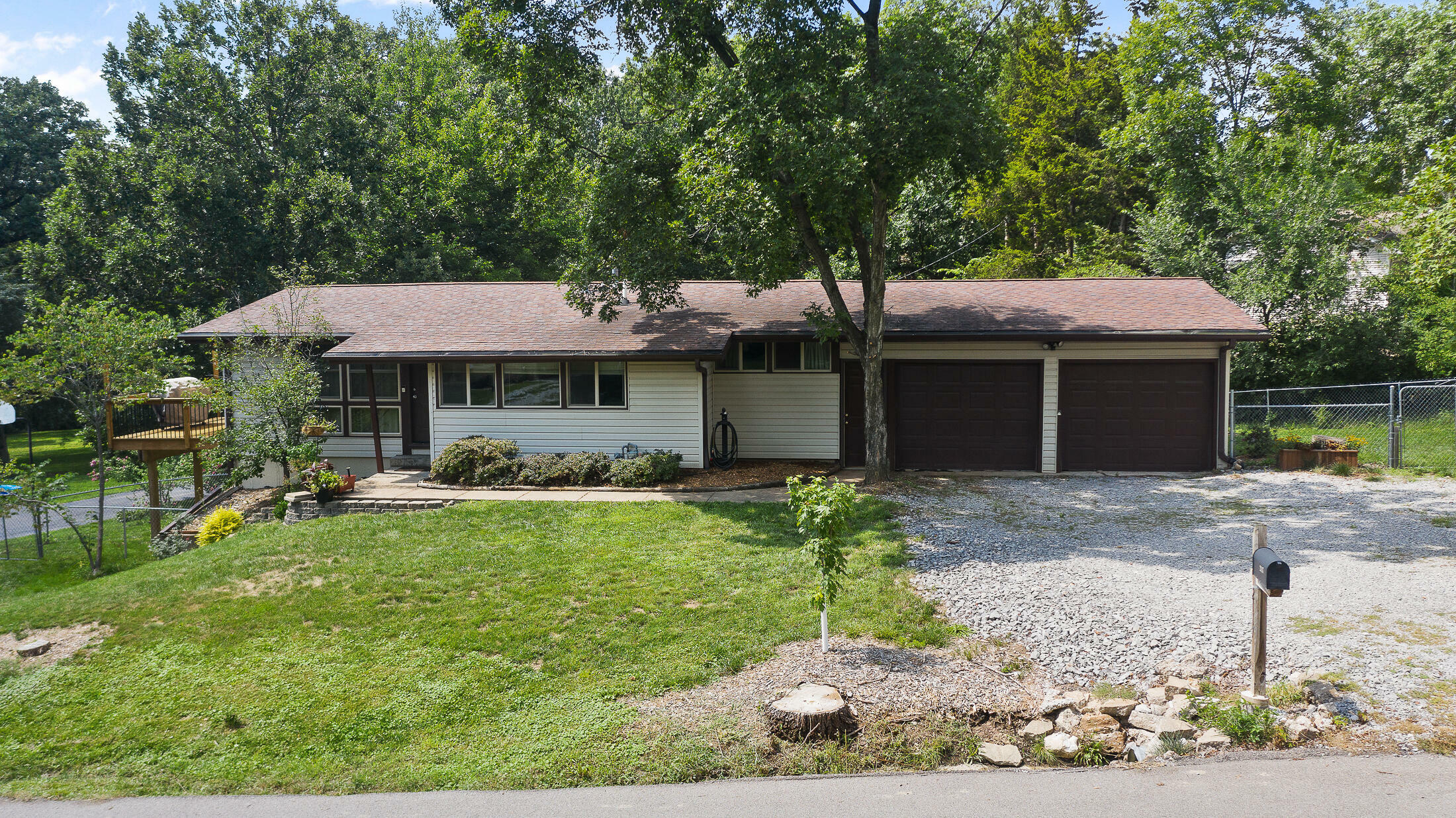 Property Photo:  2117 Lovejoy Ln  MO 65202 