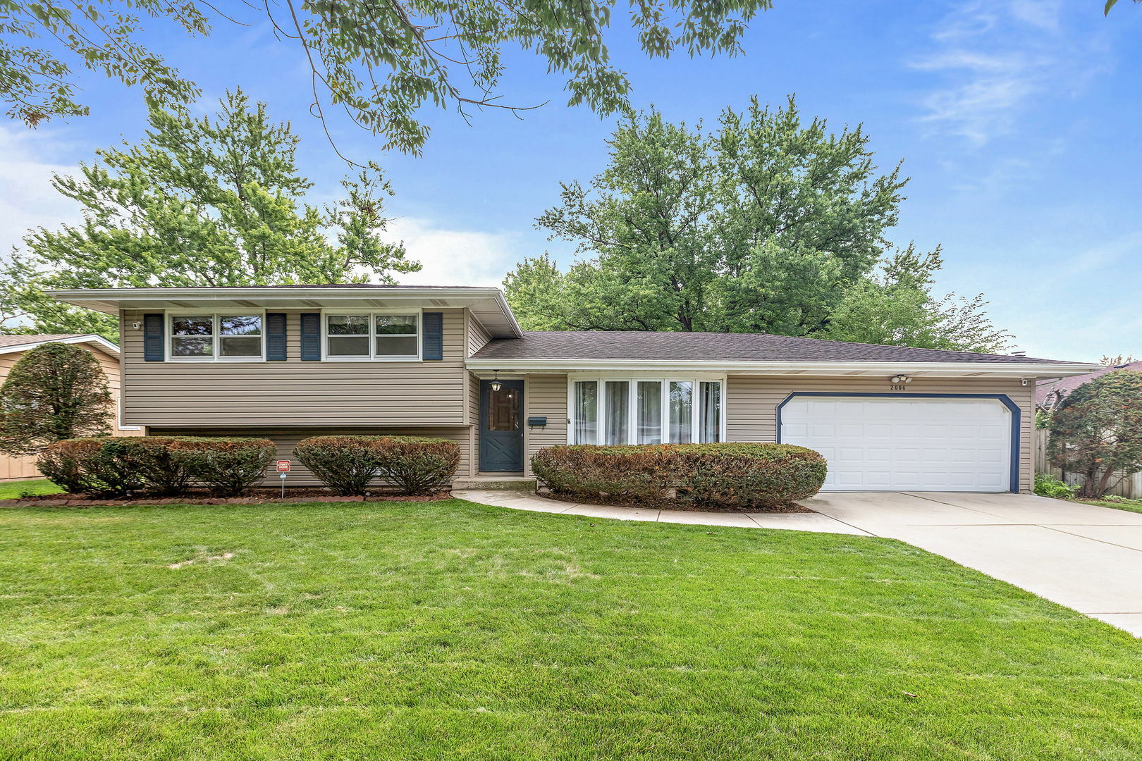 Property Photo: 2006 Robert Street IL 60506