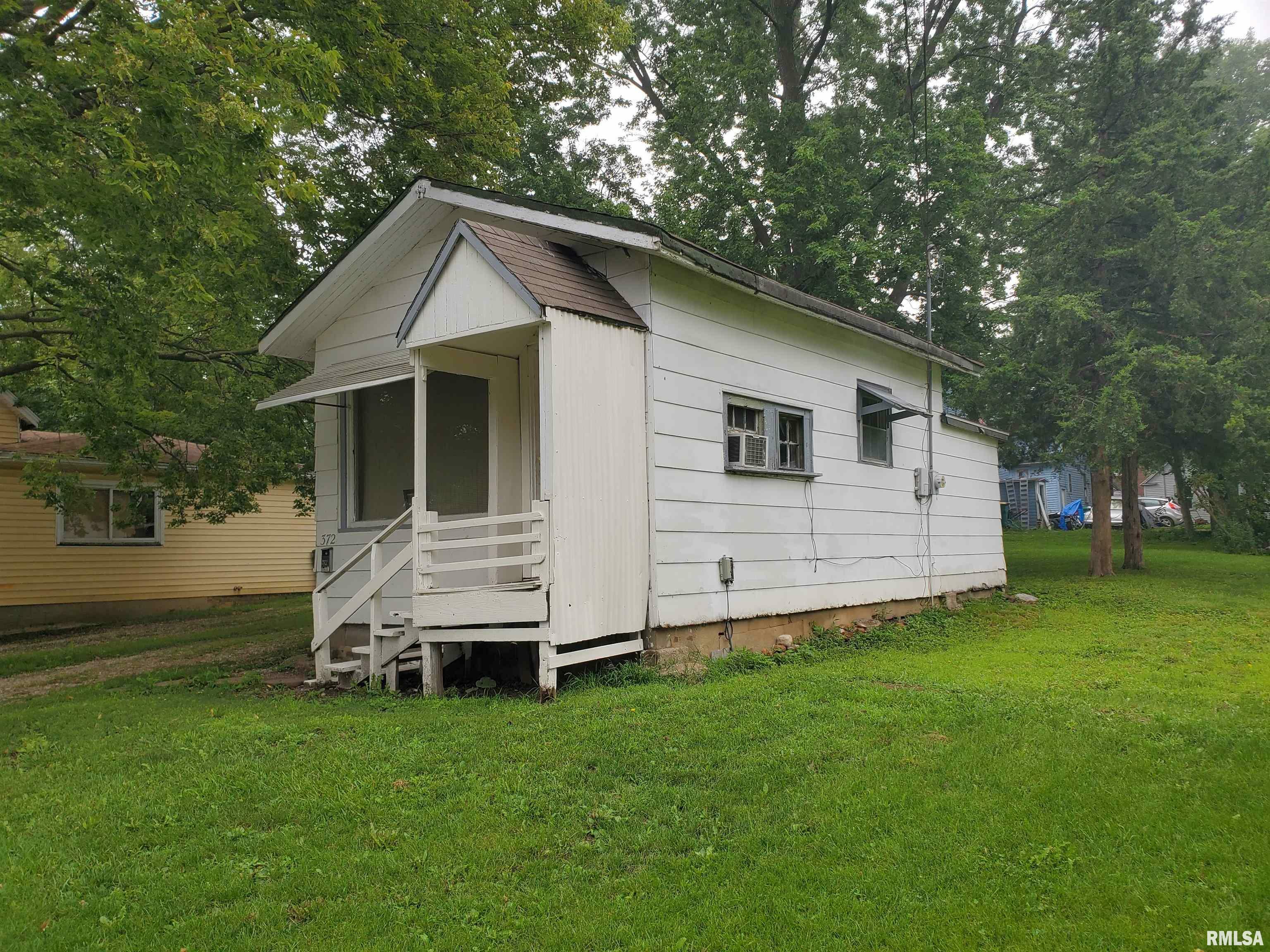 Property Photo: 372 E North Street IL 61401