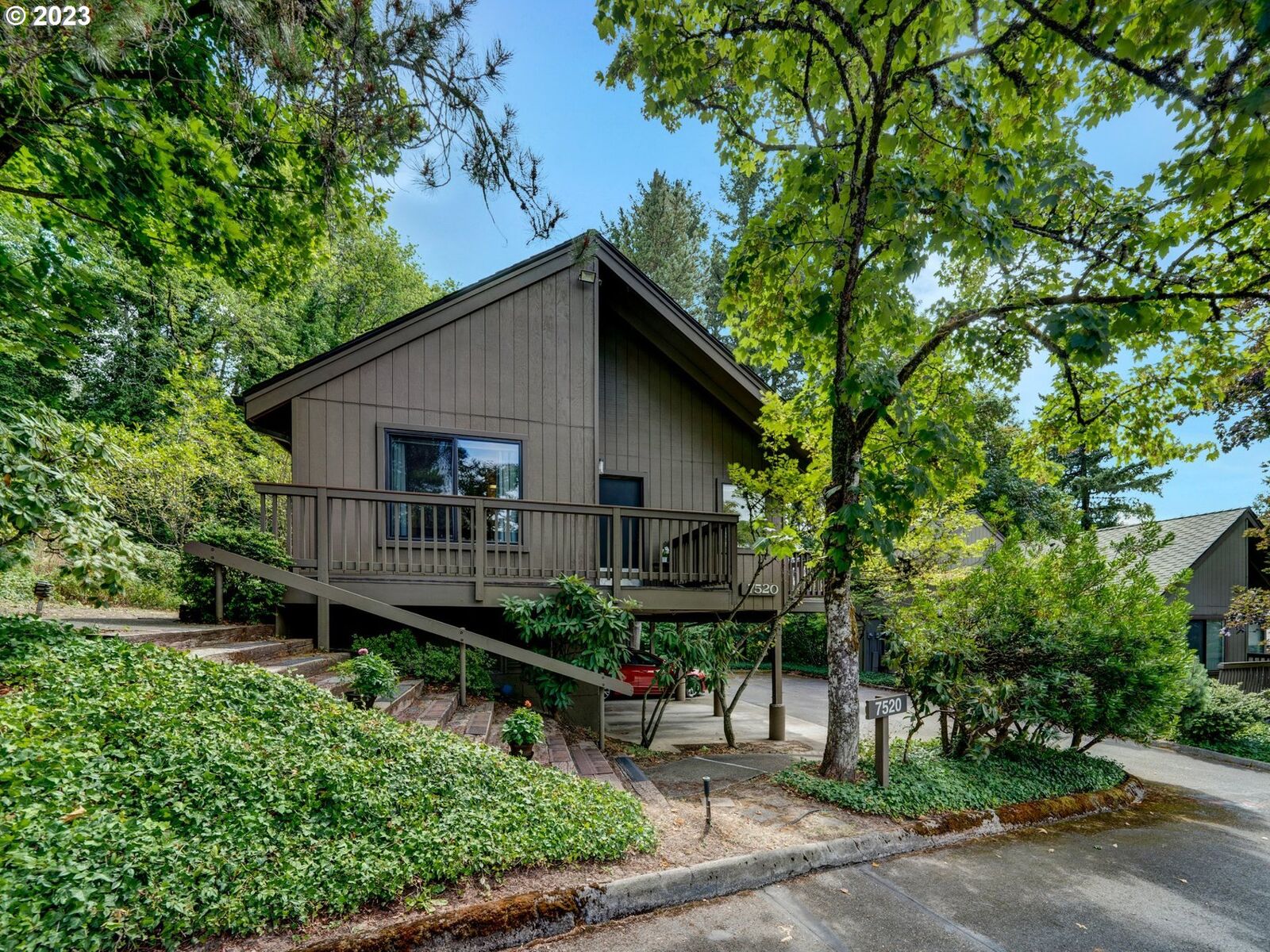 Property Photo:  7520 SW Barnes Rd A  OR 97225 