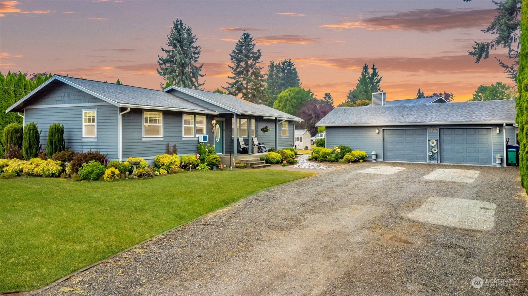 Property Photo: 429 4th Avenue SE WA 98047