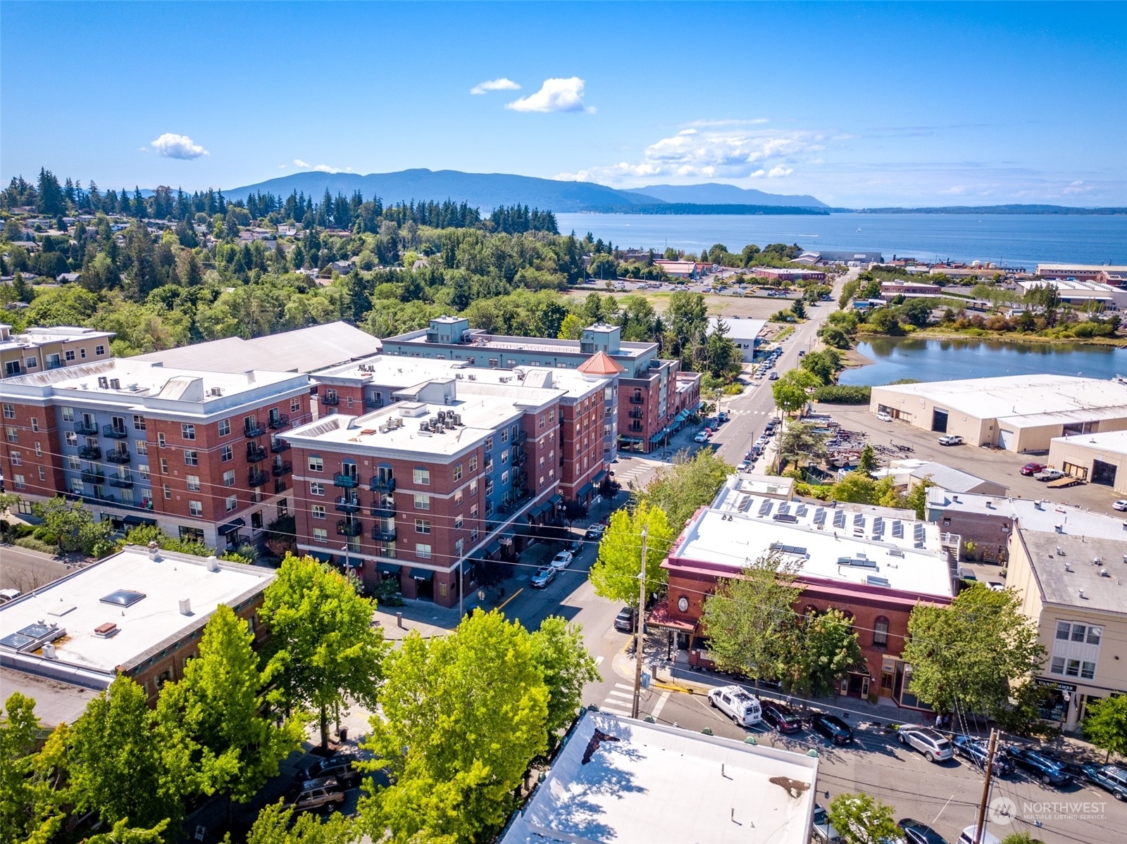 Property Photo:  910 Harris Avenue 303  WA 98225 