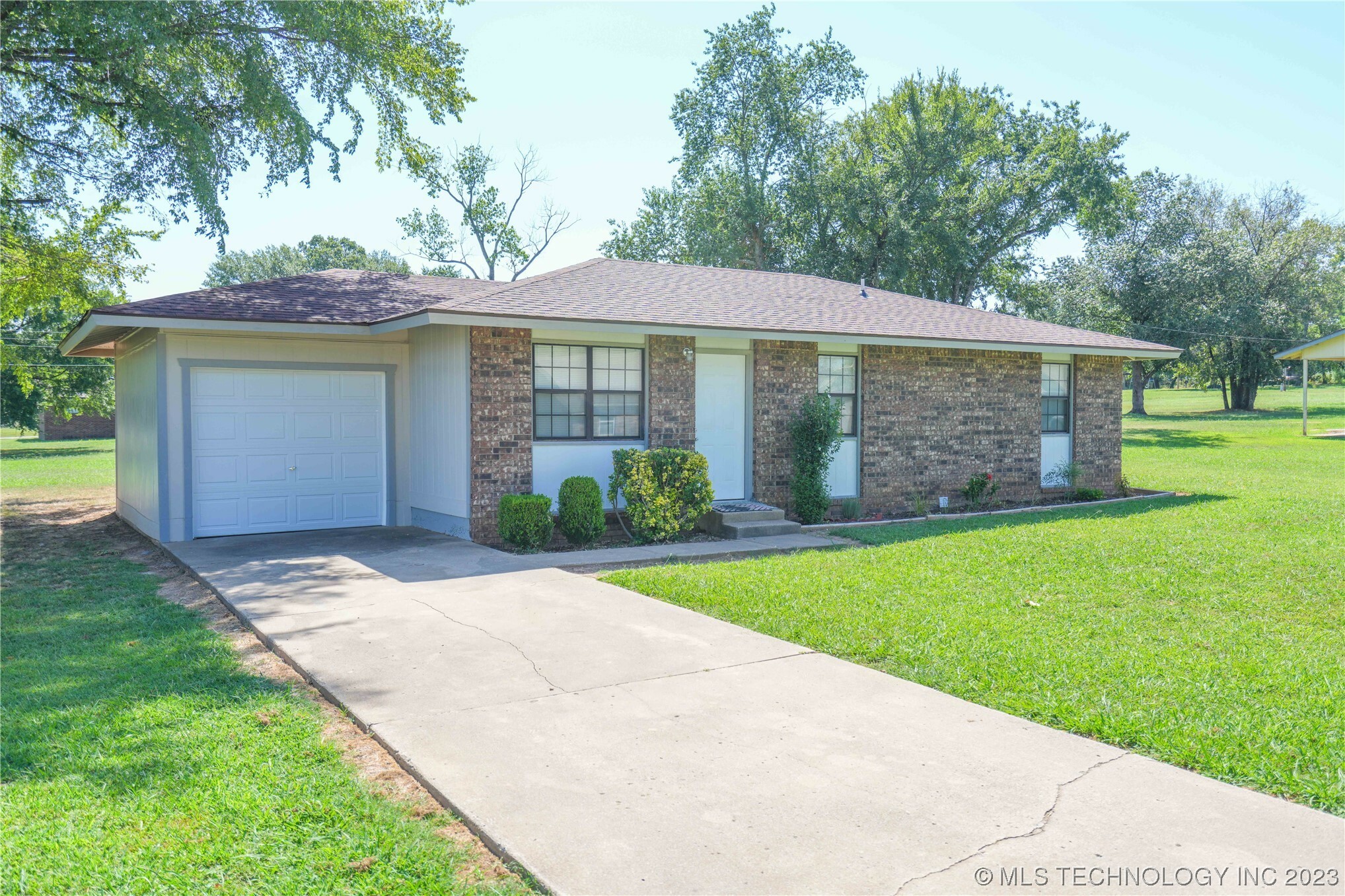 Property Photo:  1916 N Spillman Street  OK 74955 