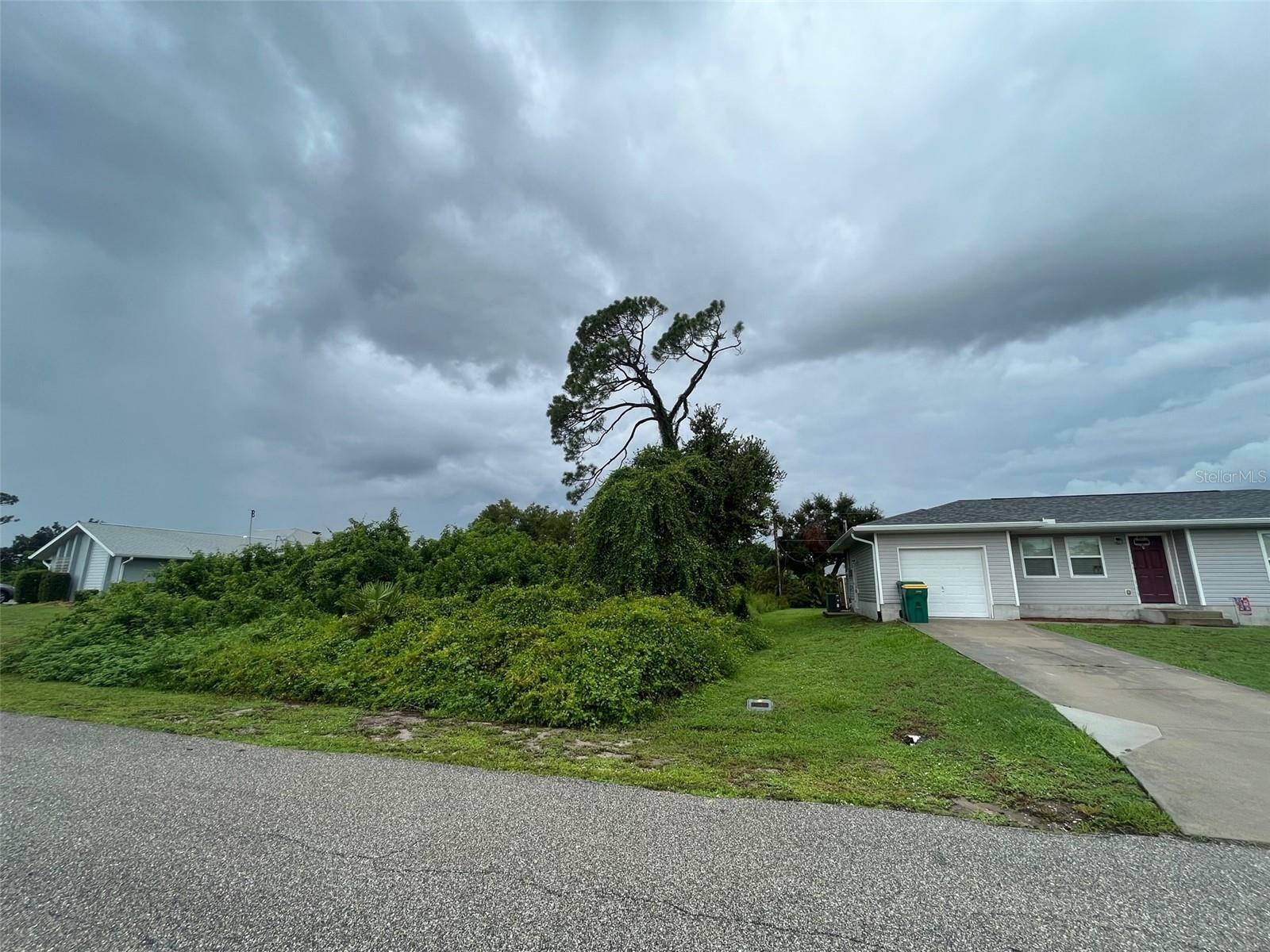 Property Photo: 906 Jarvis Terrace FL 33948
