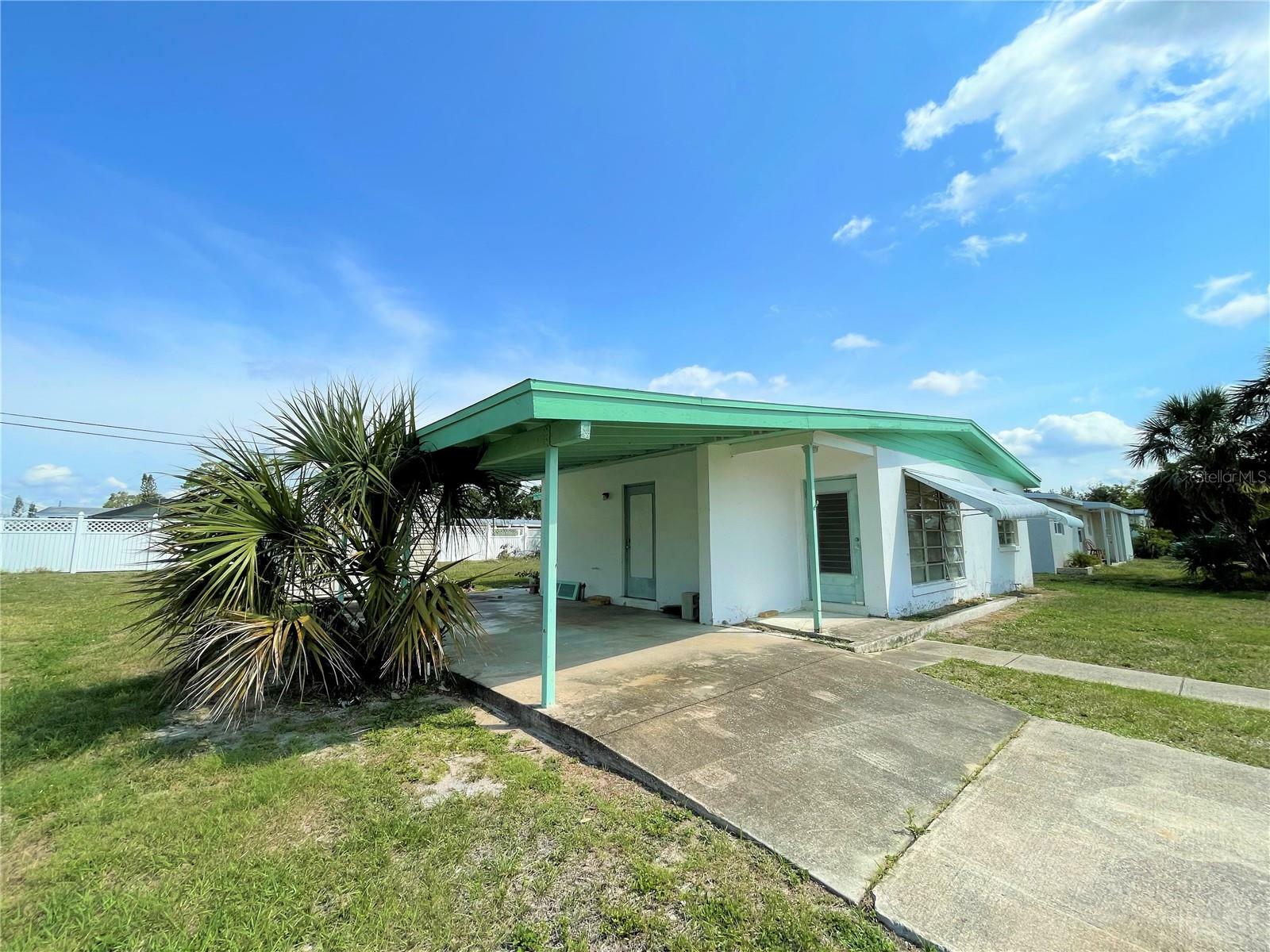 Property Photo:  22200 Beverly Avenue  FL 33952 