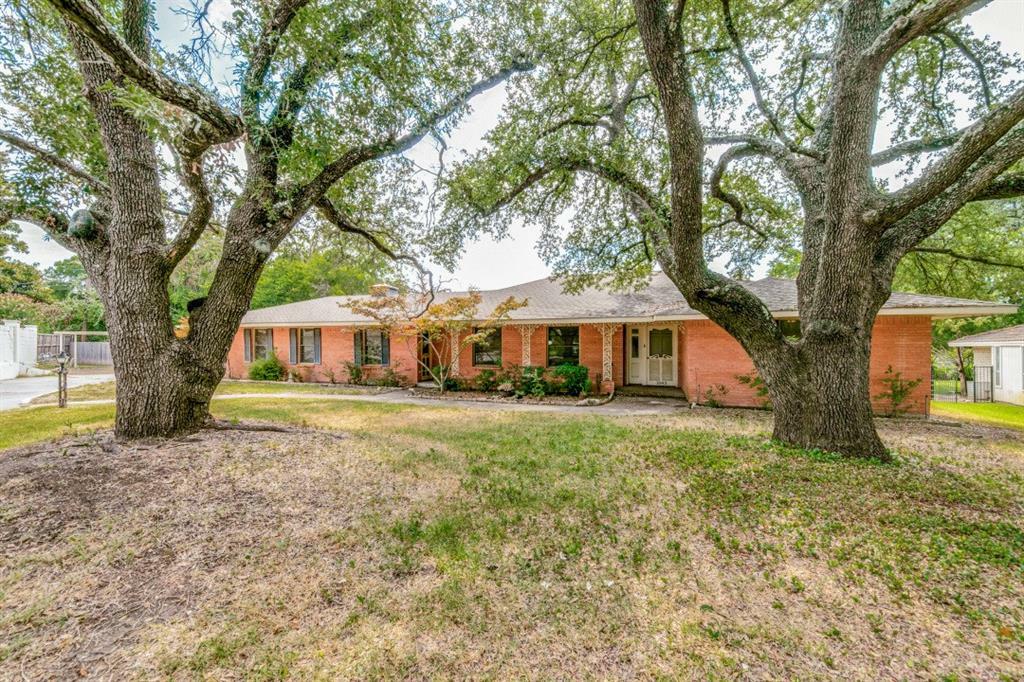 Property Photo: 1042 Lakeshore Drive TX 75149