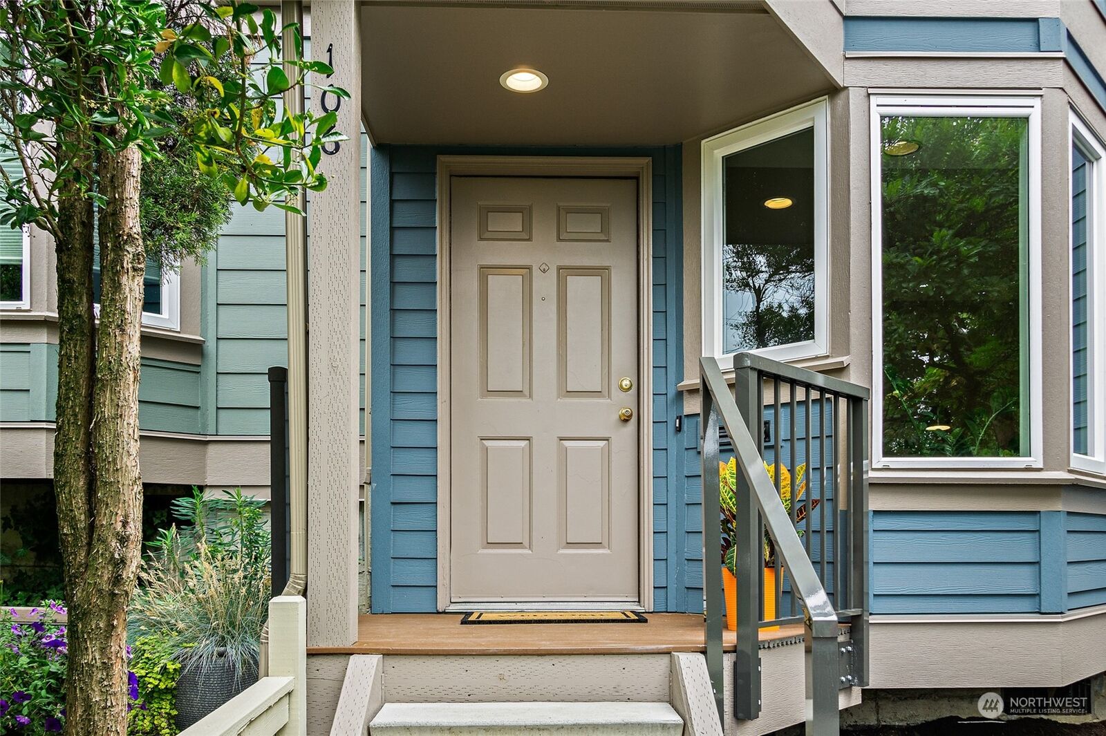 Property Photo: 106 16th Avenue WA 98122