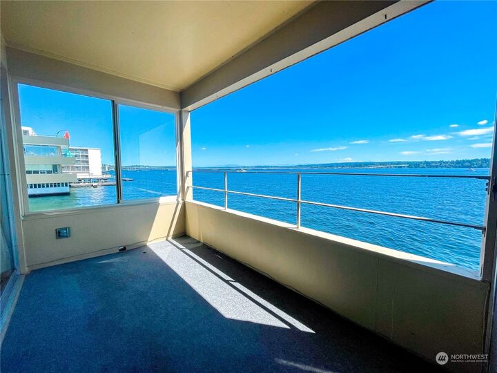 Property Photo:  1600 43rd Avenue E 206  WA 98112 