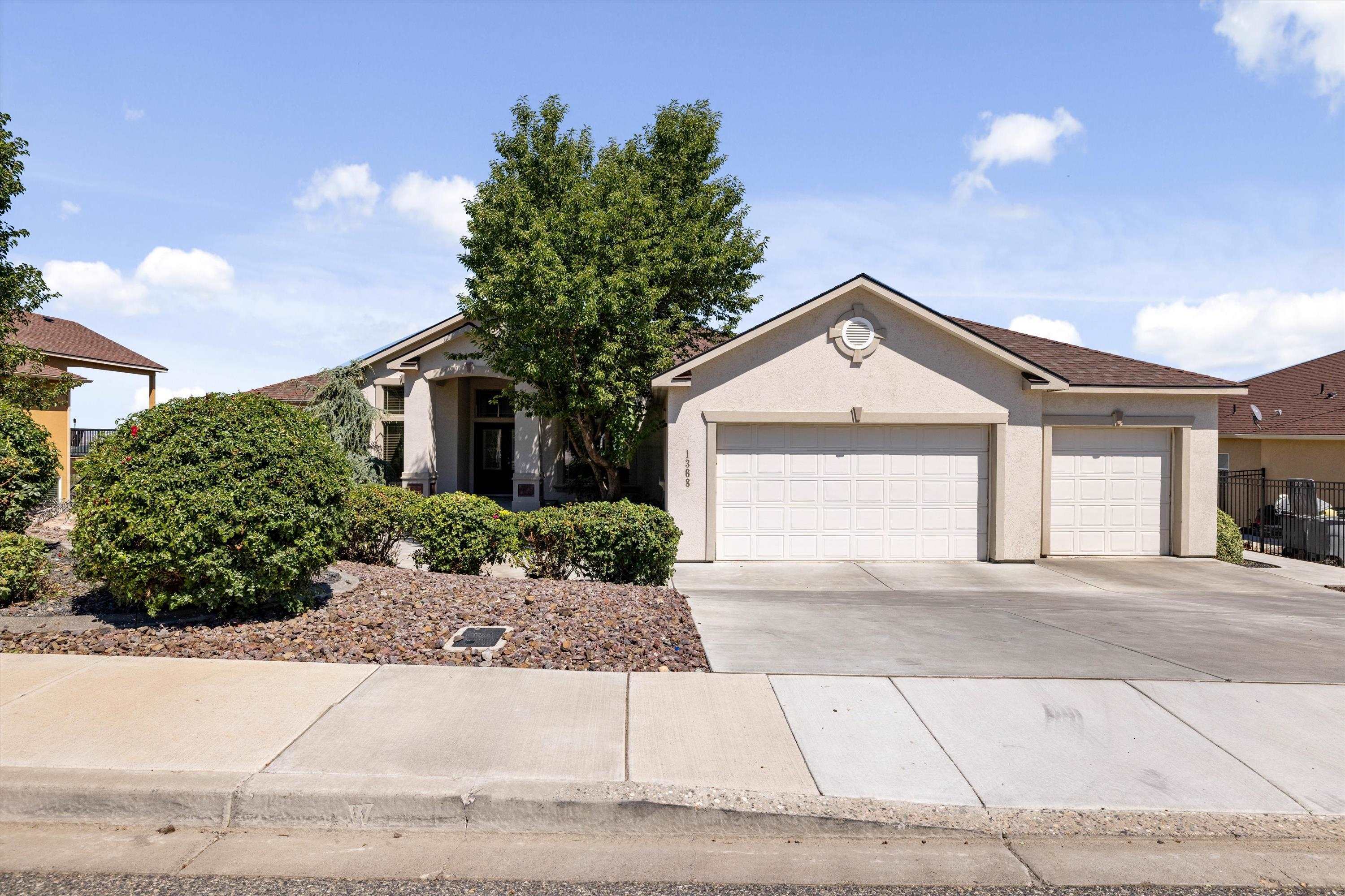 1368 White Bluffs St  Richland WA 99352 photo
