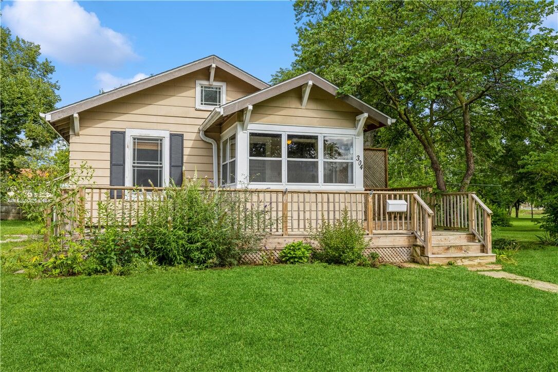 Property Photo:  304 S Riverside Drive  IA 50010 