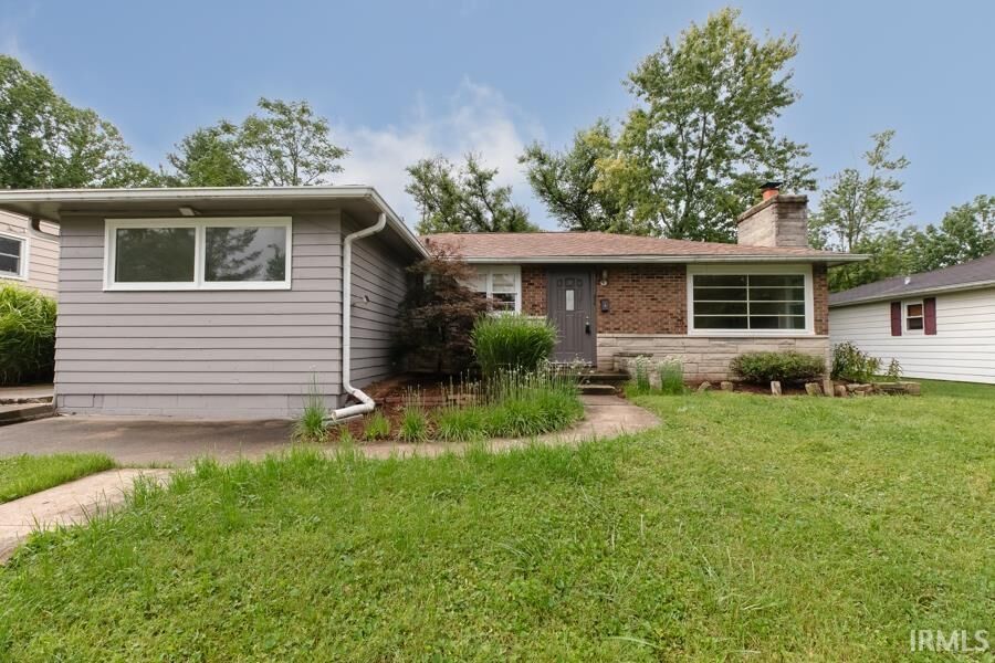 Property Photo:  426 E Dodds Street  IN 47403 