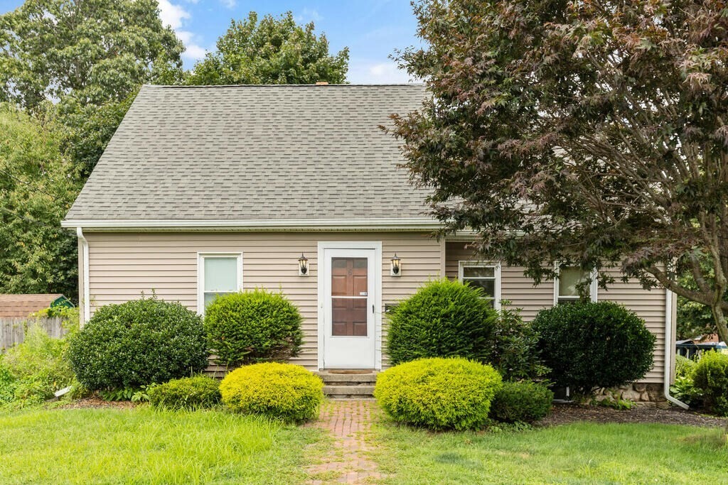 Property Photo: 6 Arnold Rd MA 01607
