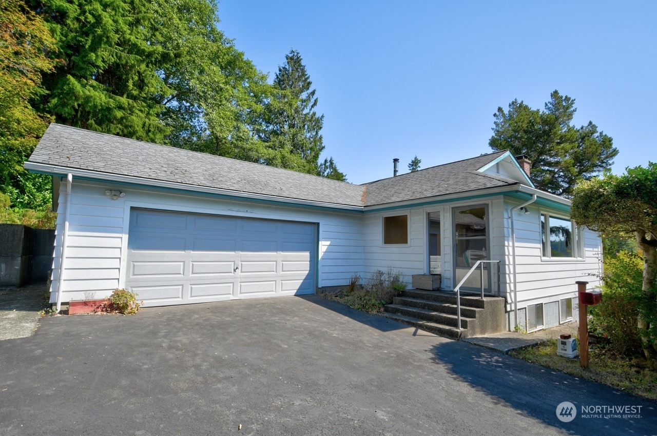 Property Photo:  614 Fairmont Place  WA 98520 