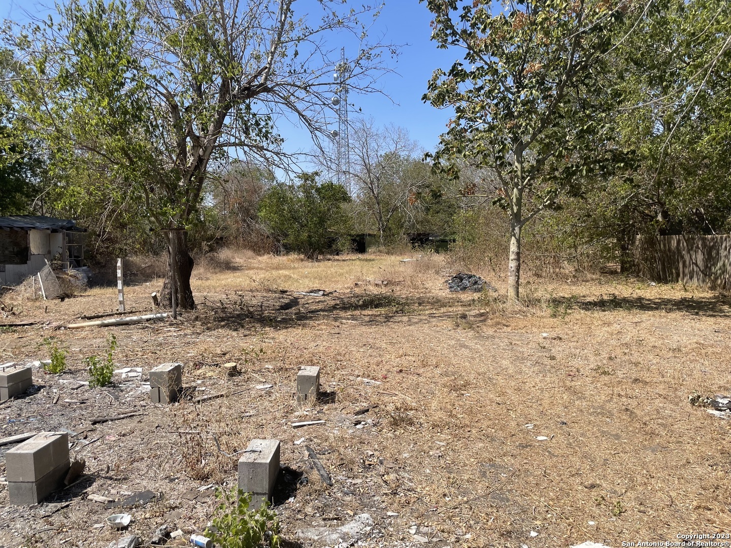 Property Photo: 314 Troell St TX 78155