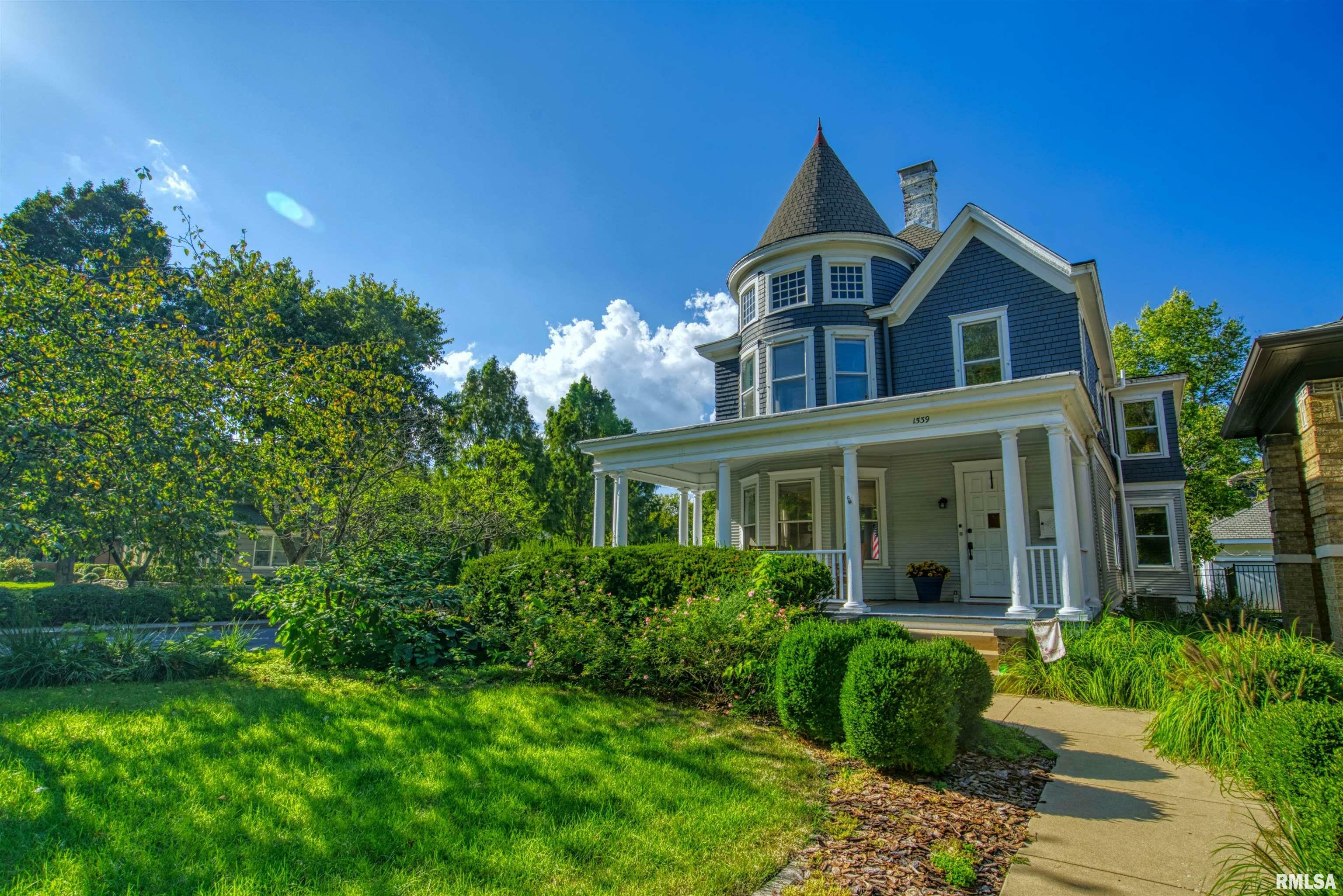 Property Photo: 1539 W Moss Avenue IL 61604